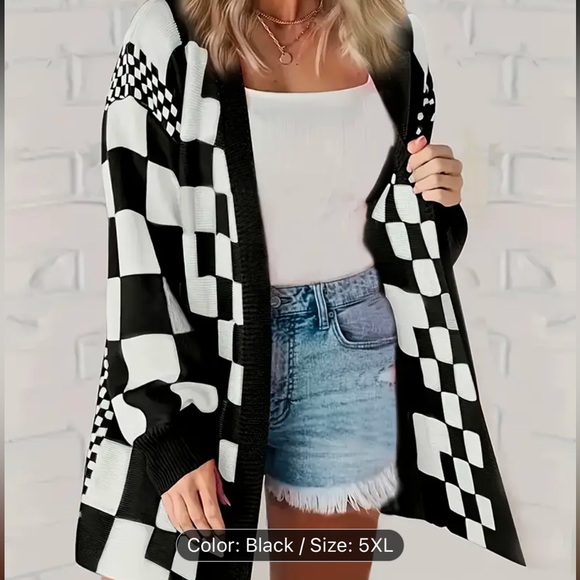 ⬇️Black and White Checkered Cardigan Sweater - Picture 2 of 7